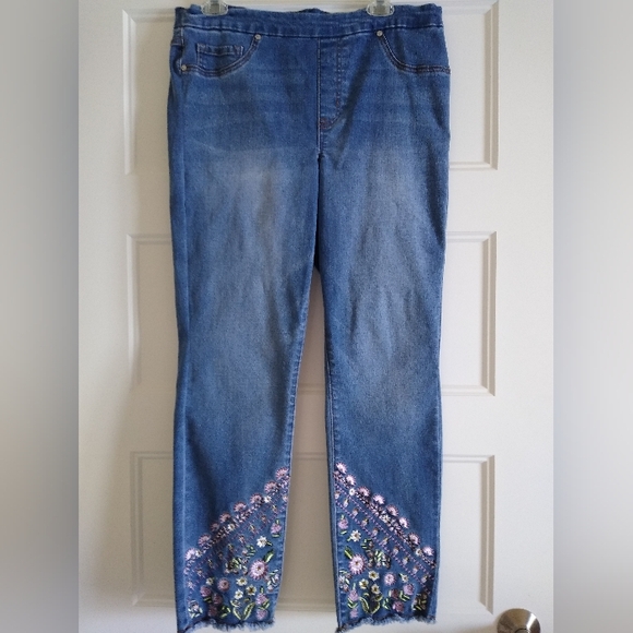 Tribal Embroidered Denim Jeans NWT - Picture 2 of 4